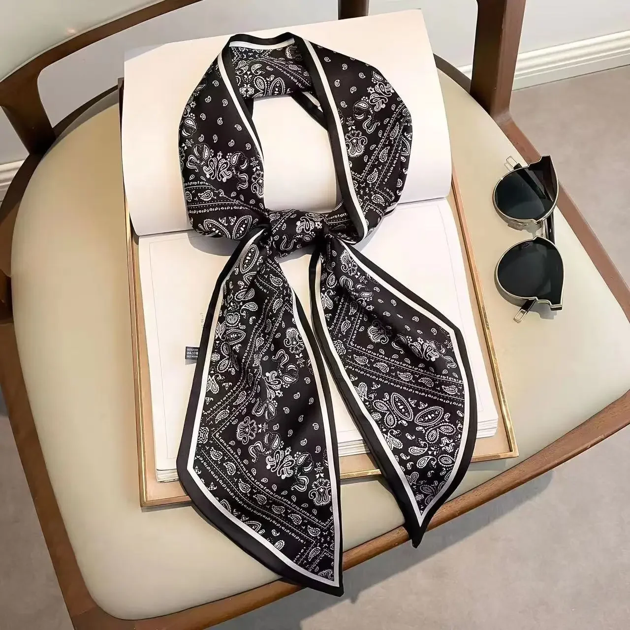 Luxury Bags For Women Brands - Lenço Estreito Estampado Xadrez com Design