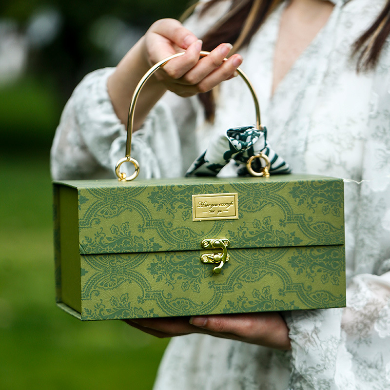 Engrossar multicolorido metal  - Luxury Bags List avaliação e preço